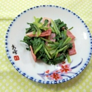 青菜とベーコンの炒め物